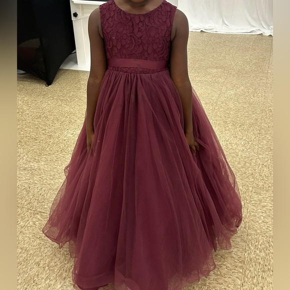 Size 6 flower girl dress with heart cutout - Picture 2 of 4